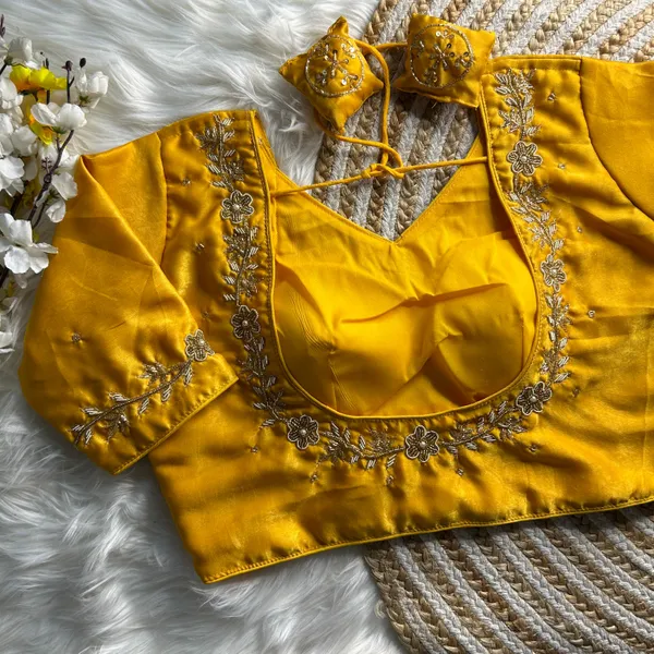 Womenia_Fashion_Presenting_Pure_Weding_Werea_Handwork_Blouse