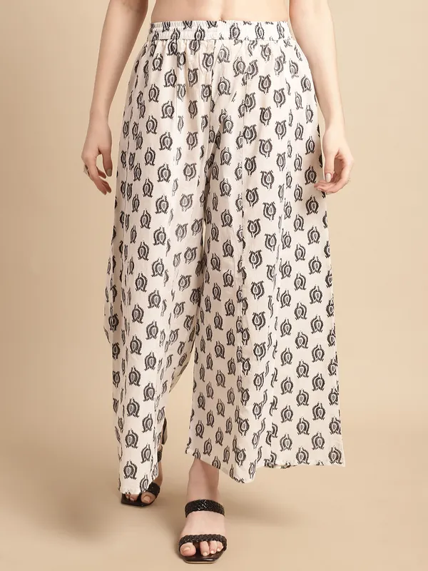 Black_Cotton_Flair_Printed_Regular_Palazzo