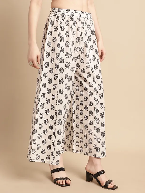Black_Cotton_Flair_Printed_Regular_Palazzo