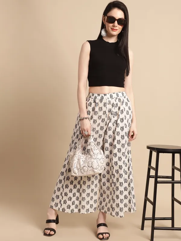 Black_Cotton_Flair_Printed_Regular_Palazzo