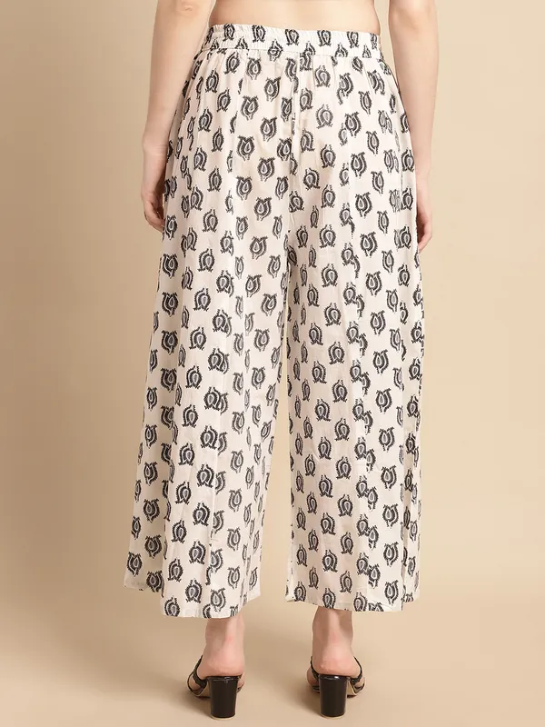 Black_Cotton_Flair_Printed_Regular_Palazzo