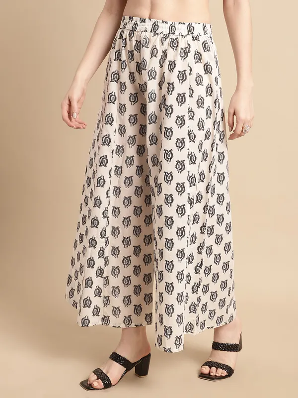 Black_Cotton_Flair_Printed_Regular_Palazzo
