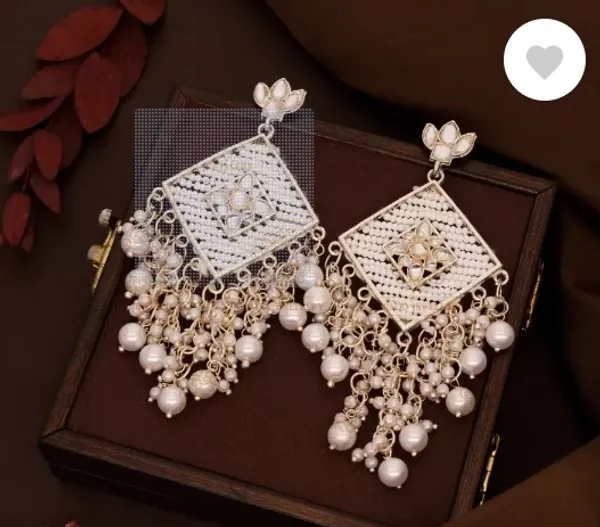 Kundan_Pearl_Maangtikka_And_Earrings_Set