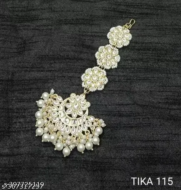 Kundan_Pearl_Maangtikka_And_Earrings_Set