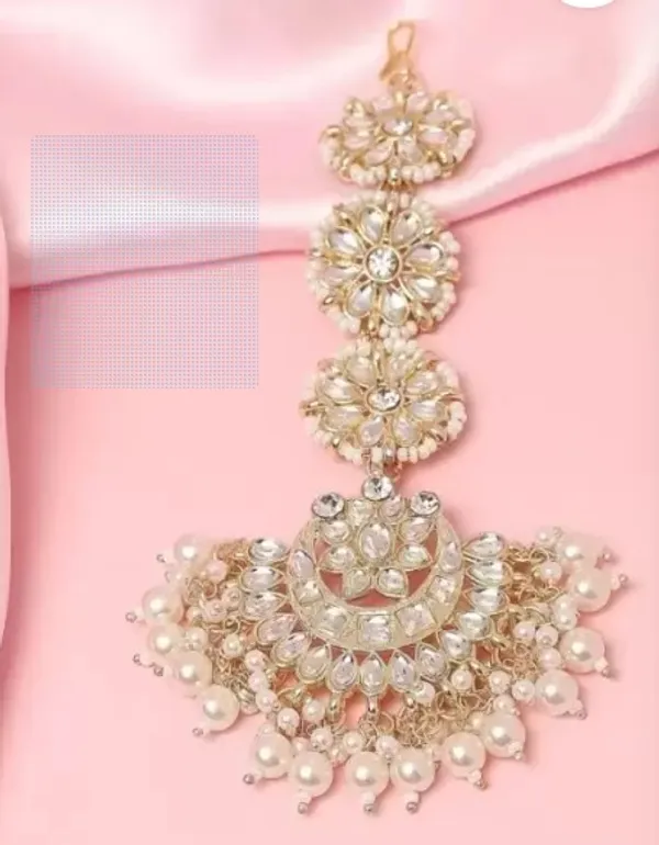 Kundan_Pearl_Maangtikka_And_Earrings_Set