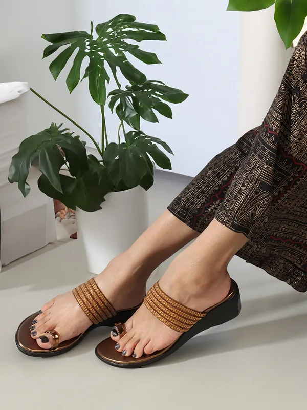 Ethnic_Toe_Ring_Wedge_Heels_(Antique)