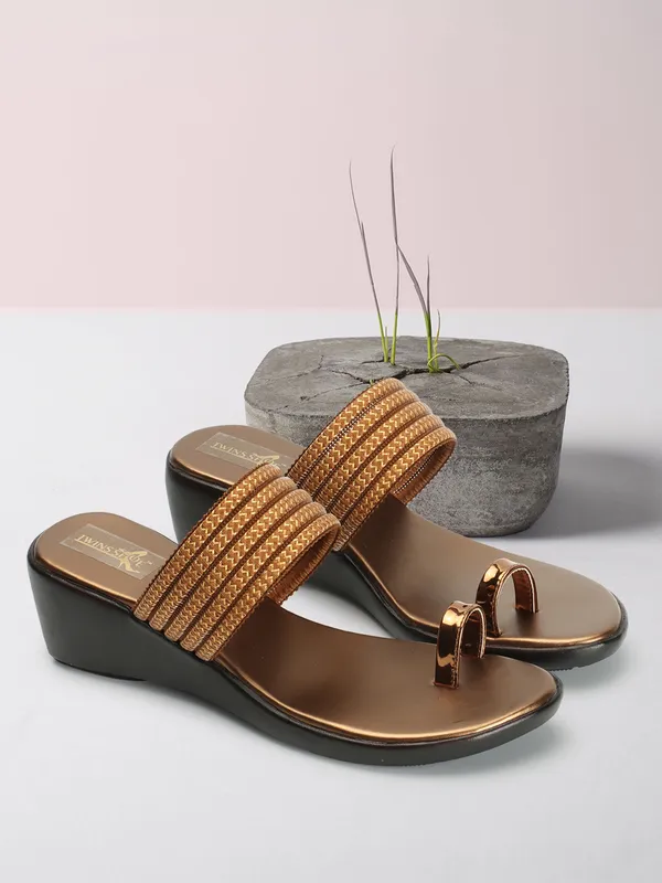 Ethnic_Toe_Ring_Wedge_Heels_(Antique)