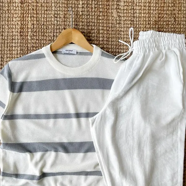 White_And_White_Lycra_Cotton_Half_Sleeve_Casual_T-Shirt_And_Pant
