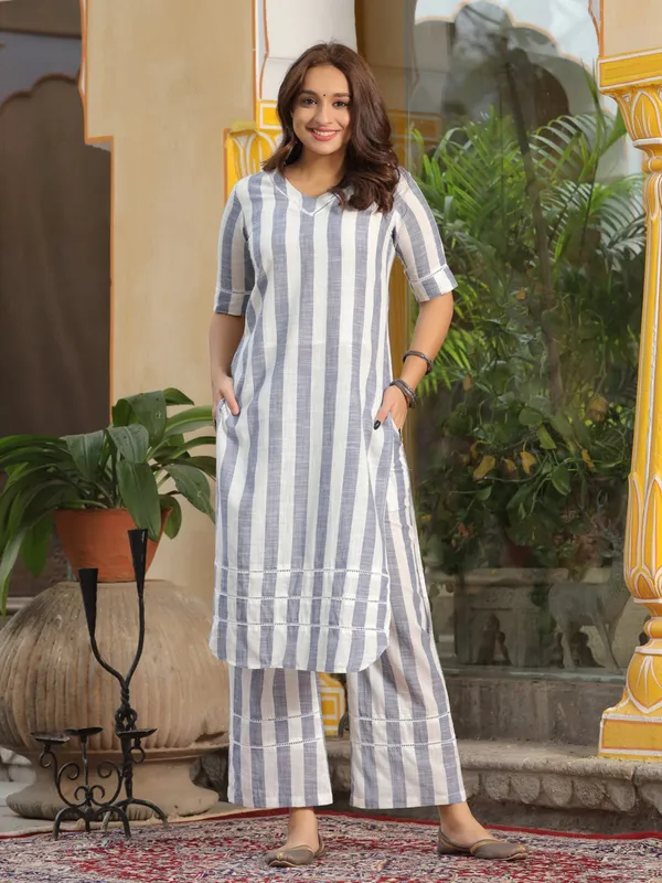 White_&_Gray_Khadi_Cotton_Kurta_And_Pant_Set_For_Women