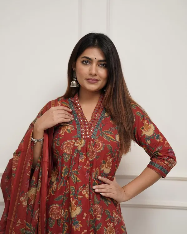 Red_Women_Beautiful_Cotton_Flower_Printed_Neckline_Worked_Kurta_And_Palazzo_With_Cotton_Mulmul_Dupatta