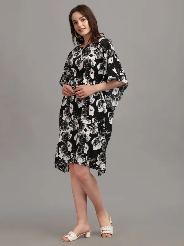 Black_&_White_Floral_Print_Kaftan_Dress