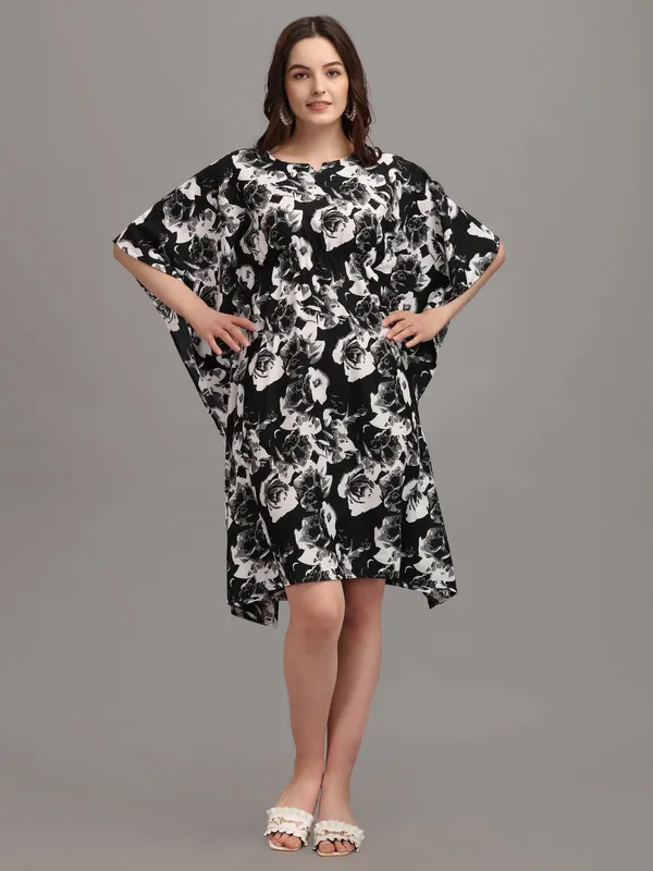Black_&_White_Floral_Print_Kaftan_Dress