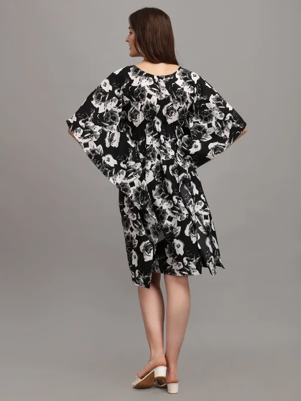 Black_&_White_Floral_Print_Kaftan_Dress