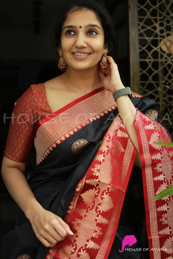 Black_Woven_Kanjivaram_100%_Pure_Silk_Saree_with_Free_Saree_Cover