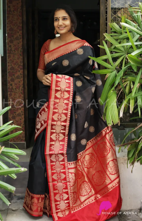 Black_Woven_Kanjivaram_100%_Pure_Silk_Saree_with_Free_Saree_Cover