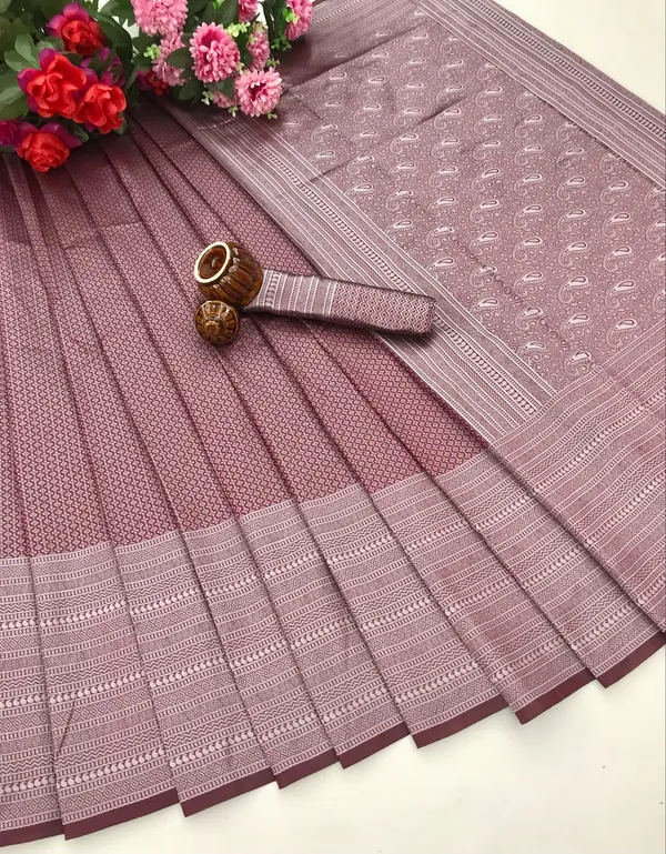 Brown_Woven_Kanjivaram_100%_Pure_Silk_Saree_with_Free_Saree_Cover