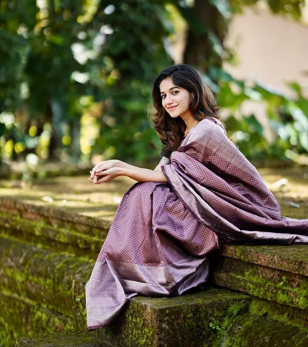 Brown_Woven_Kanjivaram_100%_Pure_Silk_Saree_with_Free_Saree_Cover