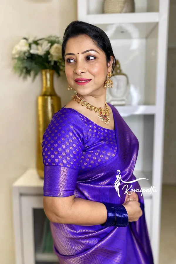 Blue_Woven_Kanjivaram_100%_Pure_Silk_Saree_with_Free_Saree_Cover