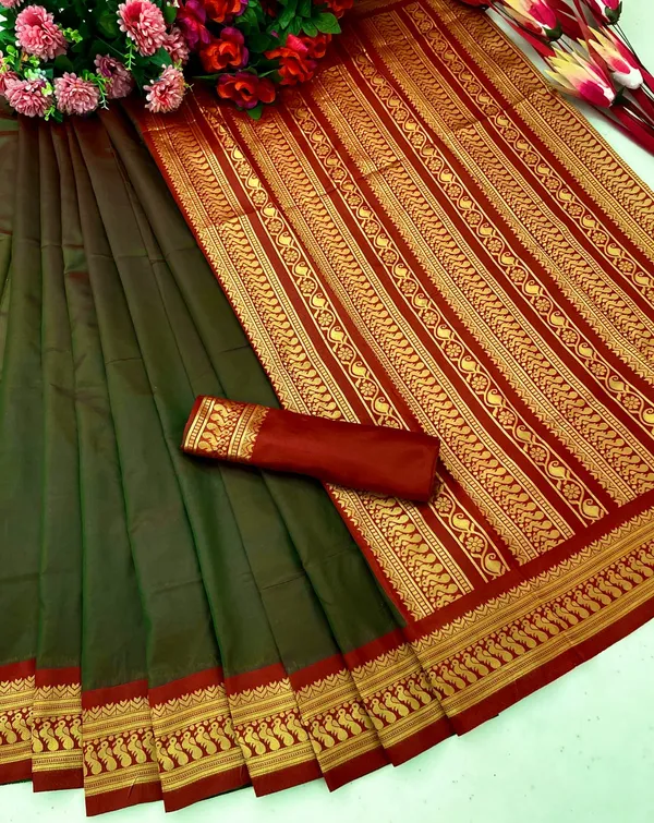 Green_Woven_Kanjivaram_100%_Pure_Silk_Saree_with_Free_Saree_Cover