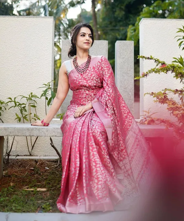 Pink_Woven_Kanjivaram_Silk_Saree_with_Saree_Cover