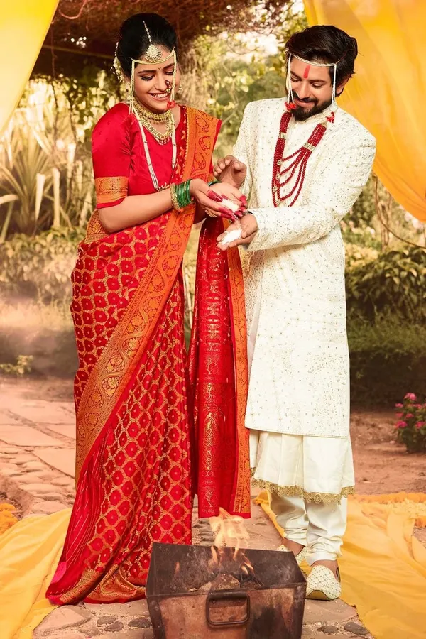 Red_Woven_Kanjivaram_Silk_Saree_with_Saree_Cover