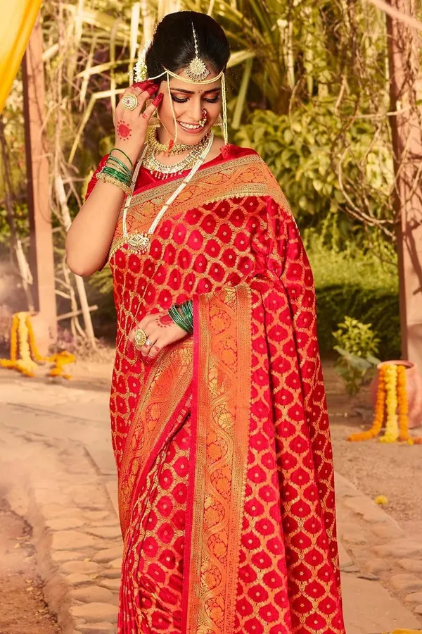 Red_Woven_Kanjivaram_Silk_Saree_with_Saree_Cover