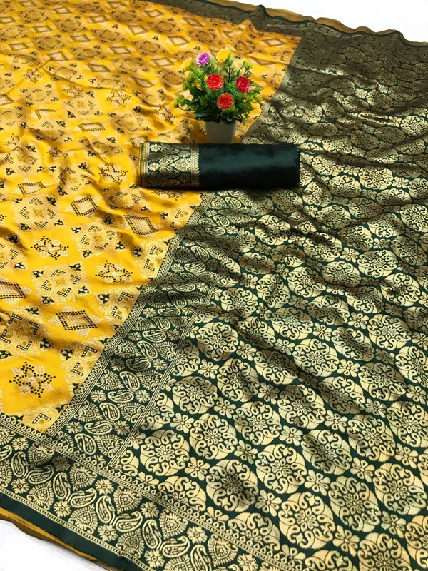 Yellow_Woven_Kanjivaram_100%_Pure_Silk_Saree_with_Free_Saree_Cover