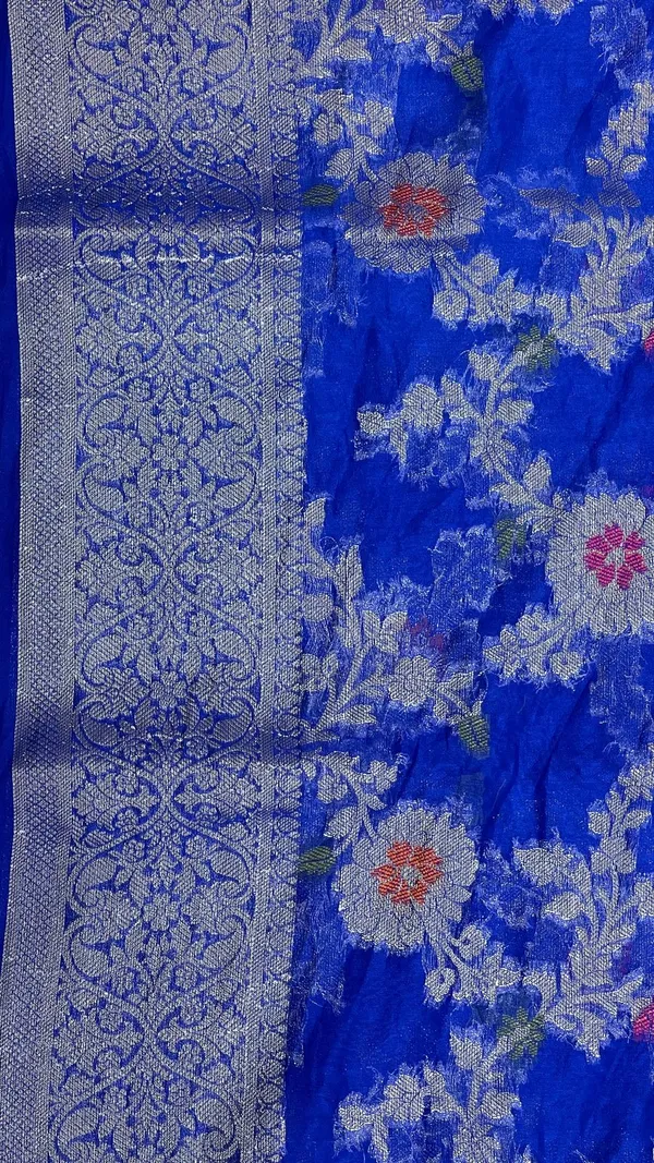 Humairah_Presents_Blue_Semi_Georgette_Tilfi_Mina_Floral_Zari_Jaal_with_Banarasi_Floral_Pallu_and_Blue_Blouse