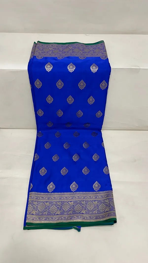 Humairah_Presents_Royal_Blue_Katan_Silk_Silver_Zari_Booti_and_Floral_Zari_Jaal_Border_and_Heavy_Pallu_Banarasi_saree_with_Blue_Blouse