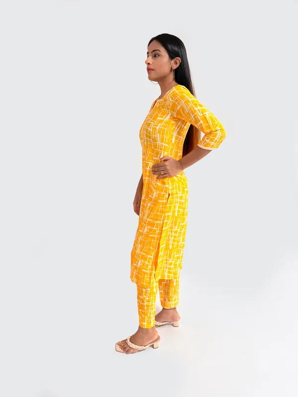 Cotton_Crepe_Yellow_Printed_Suit_Set