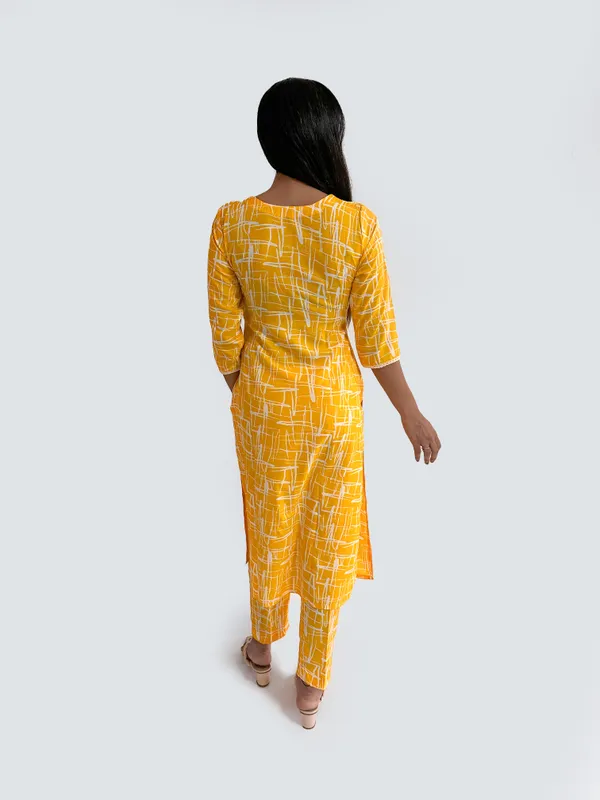 Cotton_Crepe_Yellow_Printed_Suit_Set