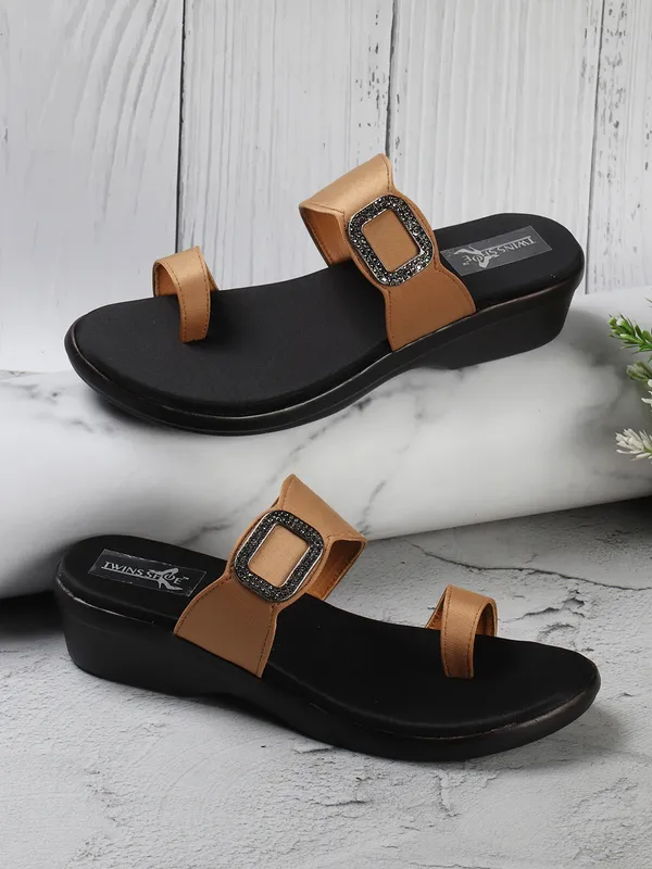 Angutha__Strap_Casual_Wedge_Slippers_(Beige)