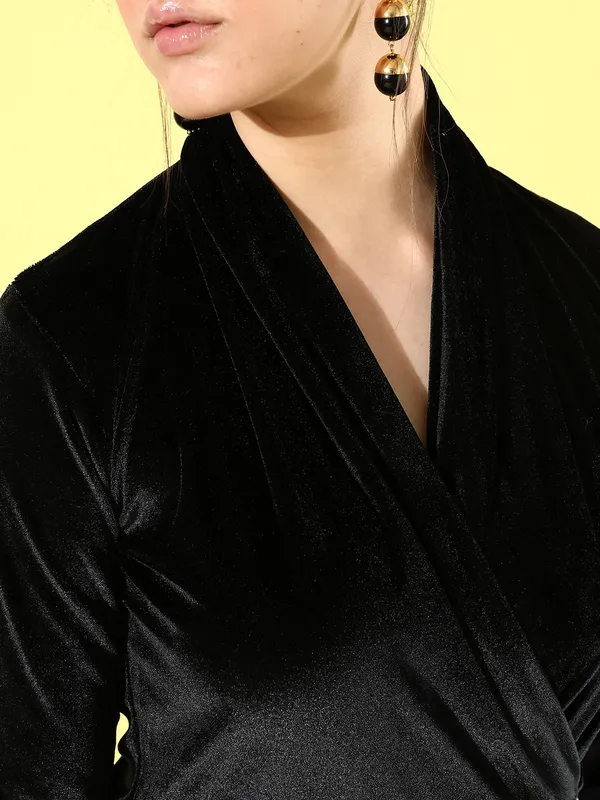 Black_Velvet_Casual_Solid_V-Neck_Regular_Fit_Top_For_Women