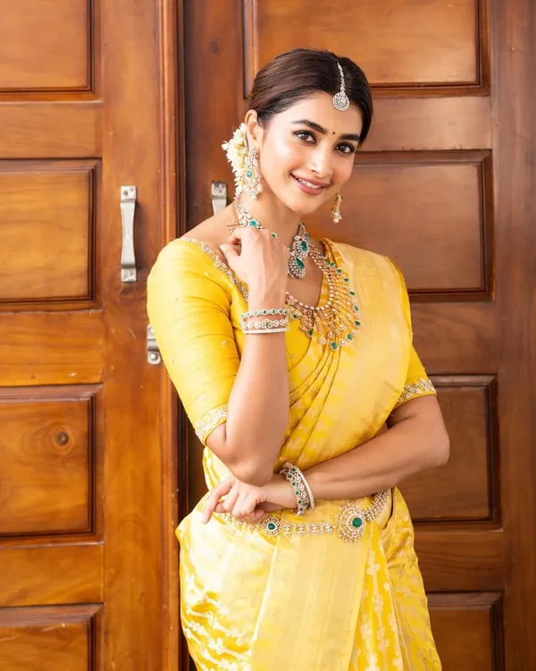 Yellow_Soft_Banarasi_Silk_Saree_With_Blouse_Piece_For_Women