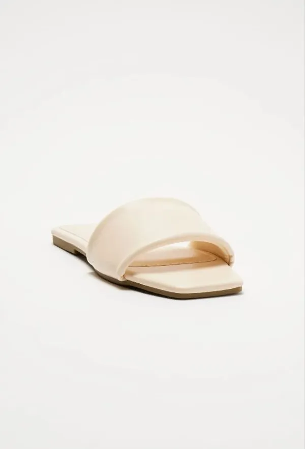 White_Flat_Square_Toe_Sandals_For_Women