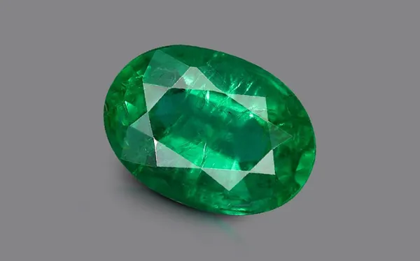 9.25_Ratti_Green_Emerald_(Panna)_Natural_Loose_Gemstone