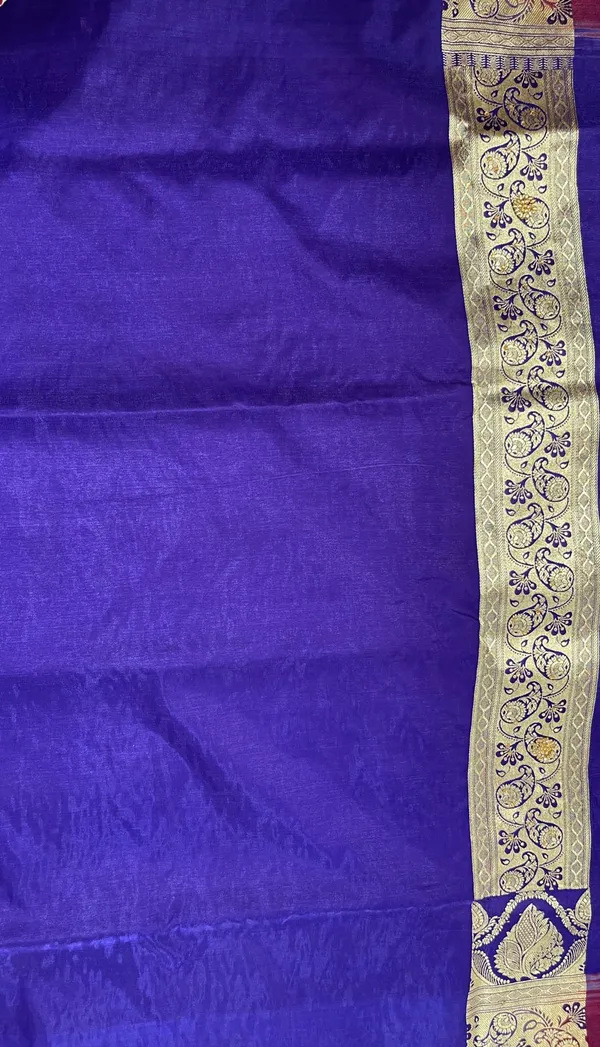 Humairah_Presents_Red_Stone_Work_Golden_Zari_Booti_with_Contrast_Blue_Paisely_Lehariya_Pallu_Zari_Border_with_Blue_Blouse_Banarasi_Saree
