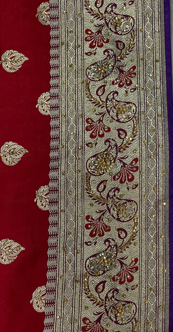 Humairah_Presents_Red_Stone_Work_Golden_Zari_Booti_with_Contrast_Blue_Paisely_Lehariya_Pallu_Zari_Border_with_Blue_Blouse_Banarasi_Saree