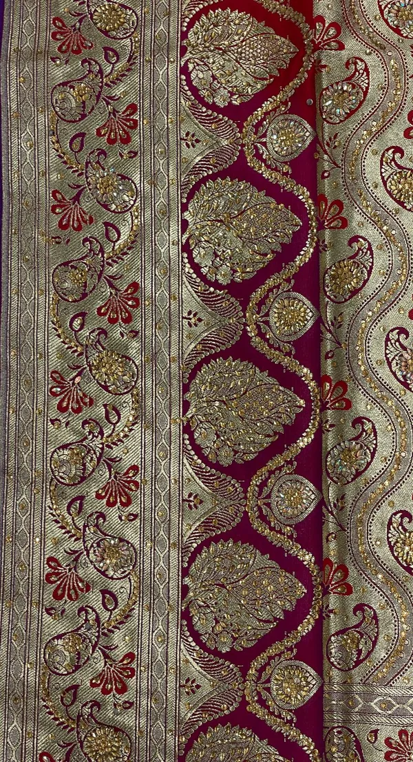 Humairah_Presents_Red_Stone_Work_Golden_Zari_Booti_with_Contrast_Blue_Paisely_Lehariya_Pallu_Zari_Border_with_Blue_Blouse_Banarasi_Saree