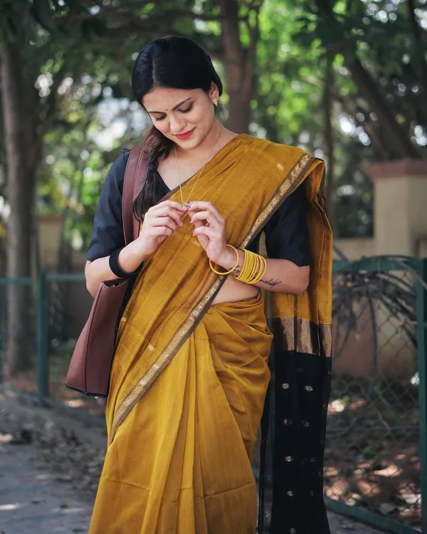 Dusty_Banarasi_Silk_Zari_Saree_With_Blouse_For_Women
