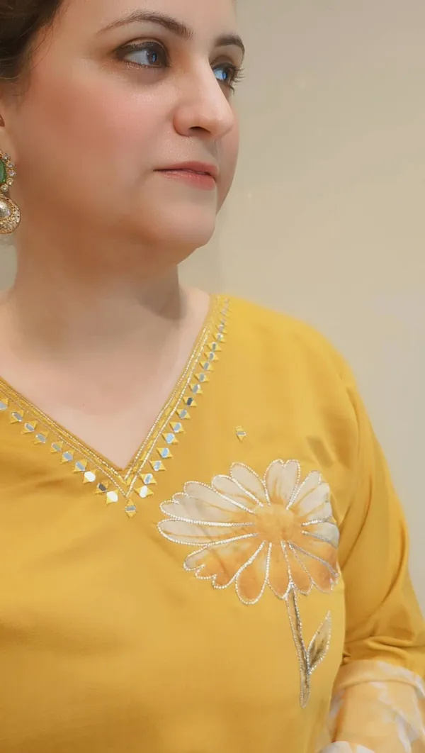 Yellow_Muslin_Kurta_Pant_Se_with_Organza_Dupatta