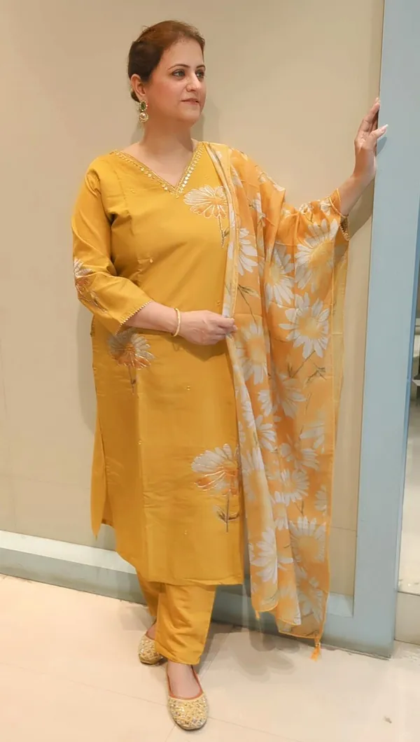 Yellow_Muslin_Kurta_Pant_Se_with_Organza_Dupatta