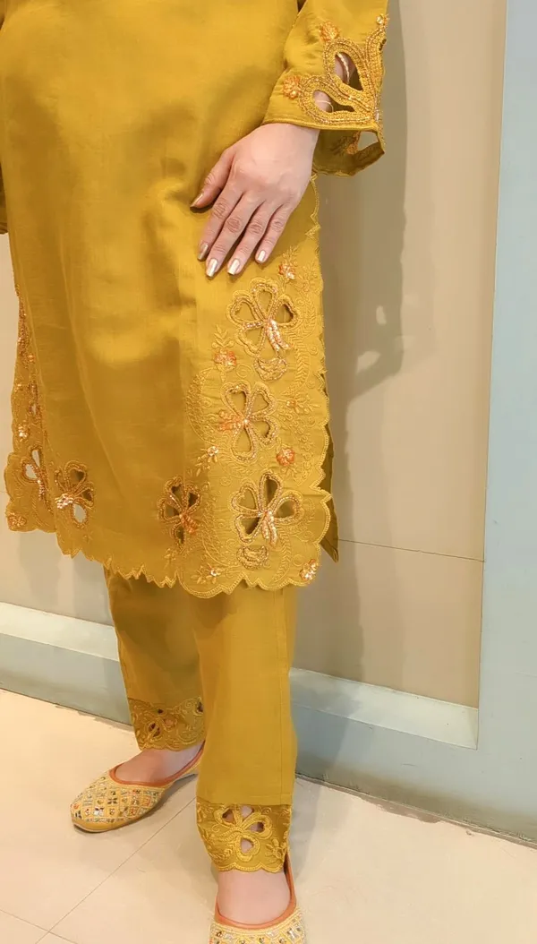 Mustard_Yellow_Muslin-Silk_Suit_For_Women