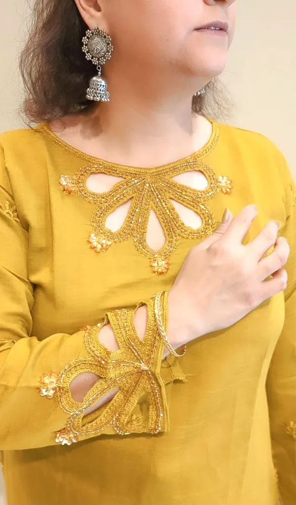 Mustard_Yellow_Muslin-Silk_Suit_For_Women