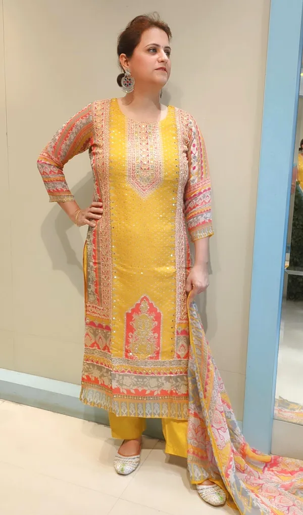 Yellow_Organza_Suit_For_Women