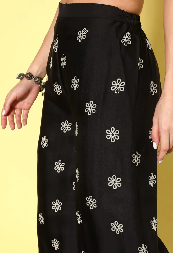 Black_Floral_Embroidered_Regular_Thread_Work_Kurta_With_Palazzos
