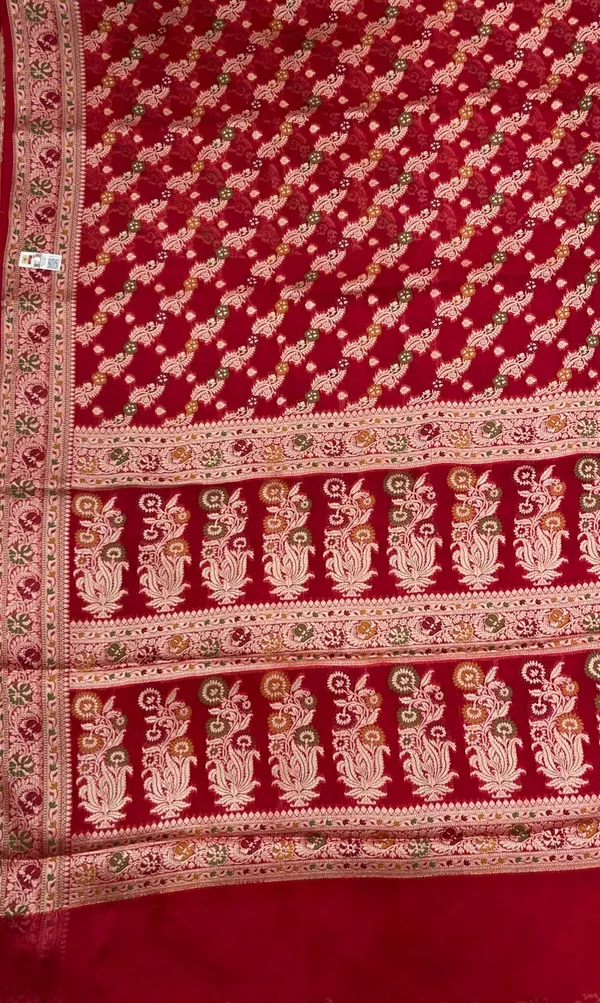 Humairah_Presents_Pure_Handloom_Maroon_Chiffon_Resham_Zari_Floral_Diagonal_Stripe_with_Minakari_Zari_Boota_Anchal_and_Minakari_Border_with_Maroon_Blouse