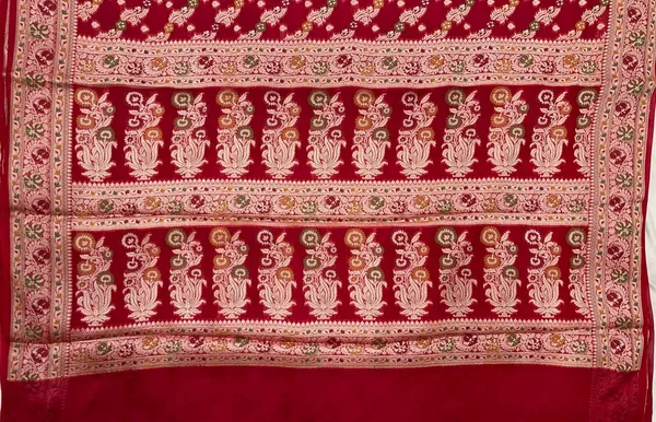 Humairah_Presents_Pure_Handloom_Maroon_Chiffon_Resham_Zari_Floral_Diagonal_Stripe_with_Minakari_Zari_Boota_Anchal_and_Minakari_Border_with_Maroon_Blouse