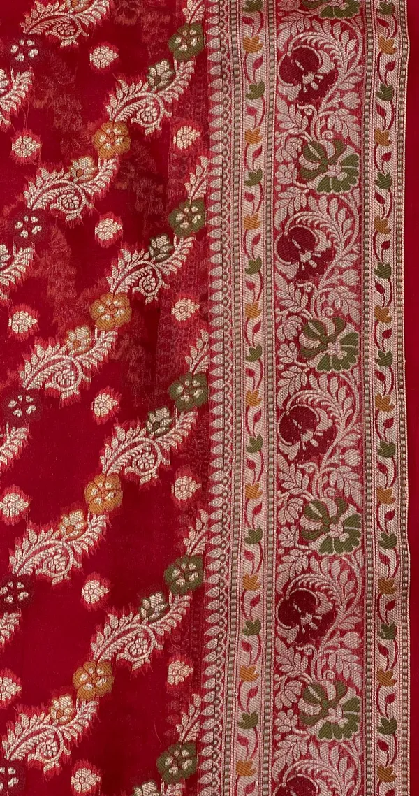 Humairah_Presents_Pure_Handloom_Maroon_Chiffon_Resham_Zari_Floral_Diagonal_Stripe_with_Minakari_Zari_Boota_Anchal_and_Minakari_Border_with_Maroon_Blouse