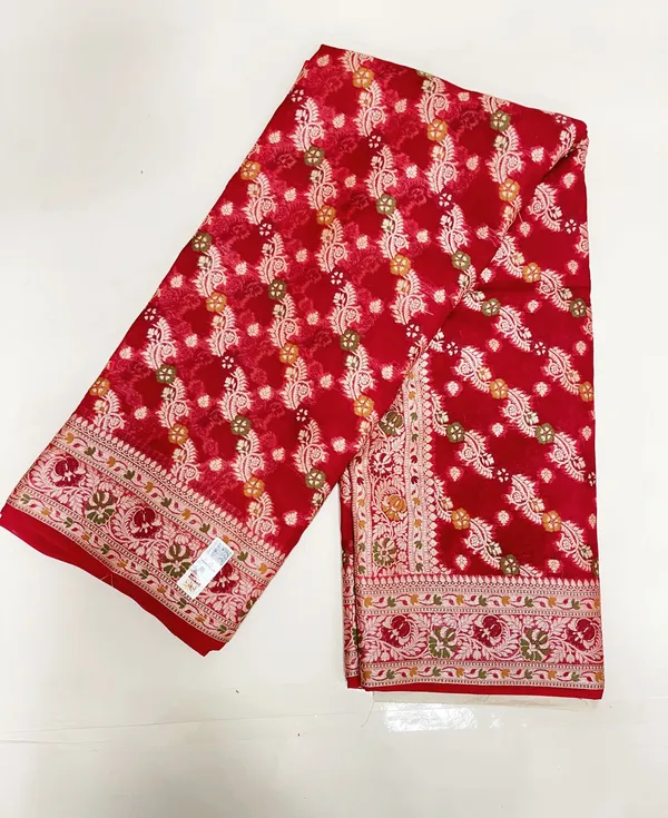 Humairah_Presents_Pure_Handloom_Maroon_Chiffon_Resham_Zari_Floral_Diagonal_Stripe_with_Minakari_Zari_Boota_Anchal_and_Minakari_Border_with_Maroon_Blouse
